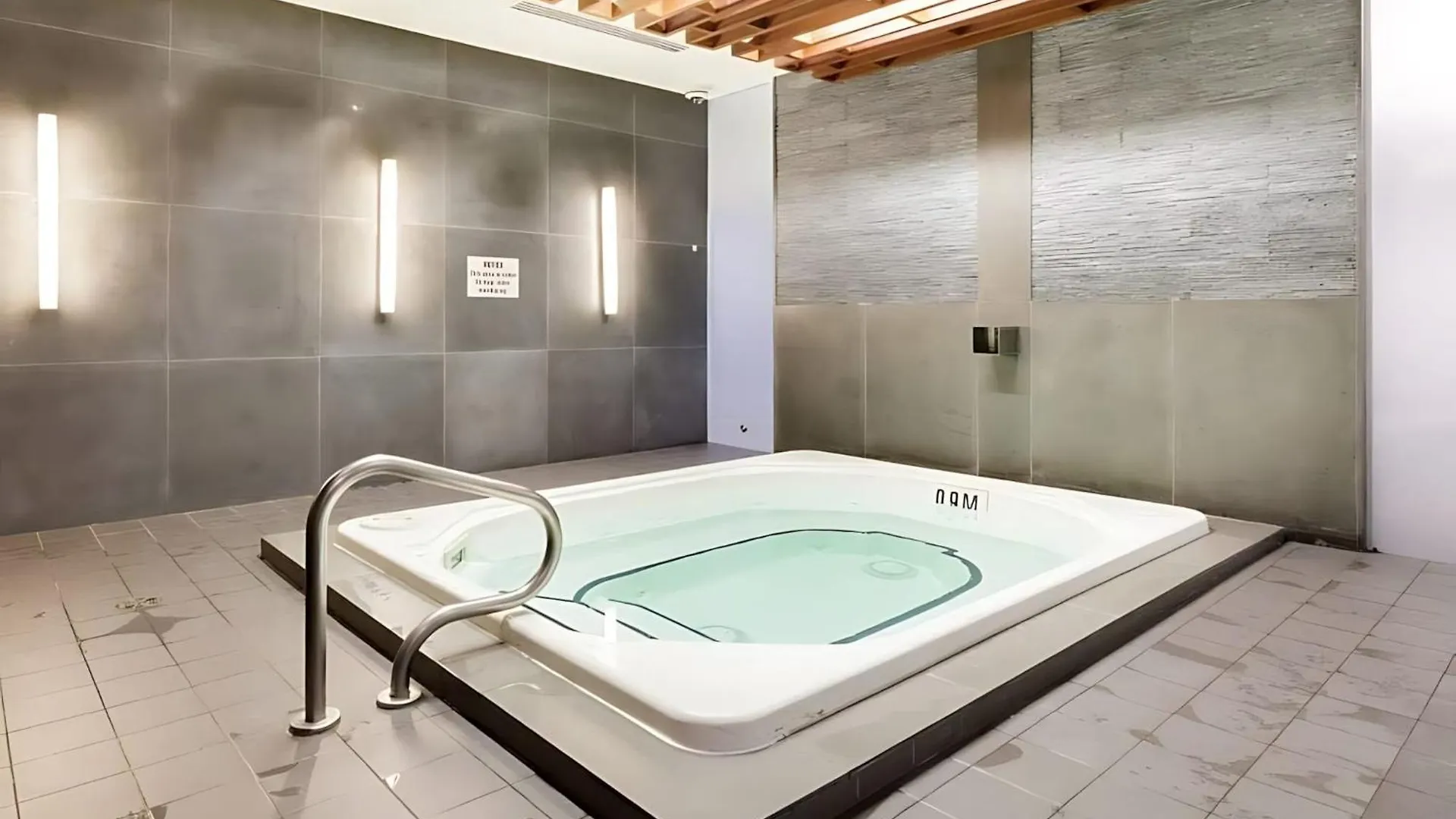 Spacious Condo W Stunning Views Of Downtown Toronto 0*,