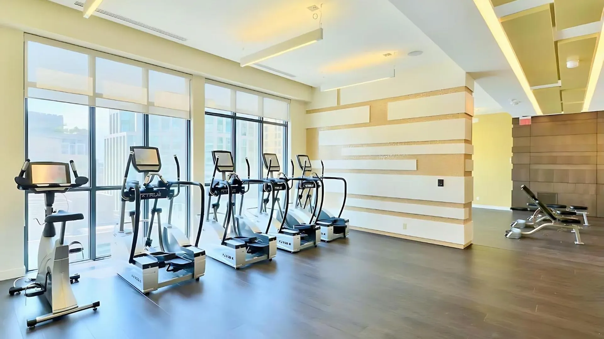Spacious Condo W Stunning Views Of Downtown Toronto Canada