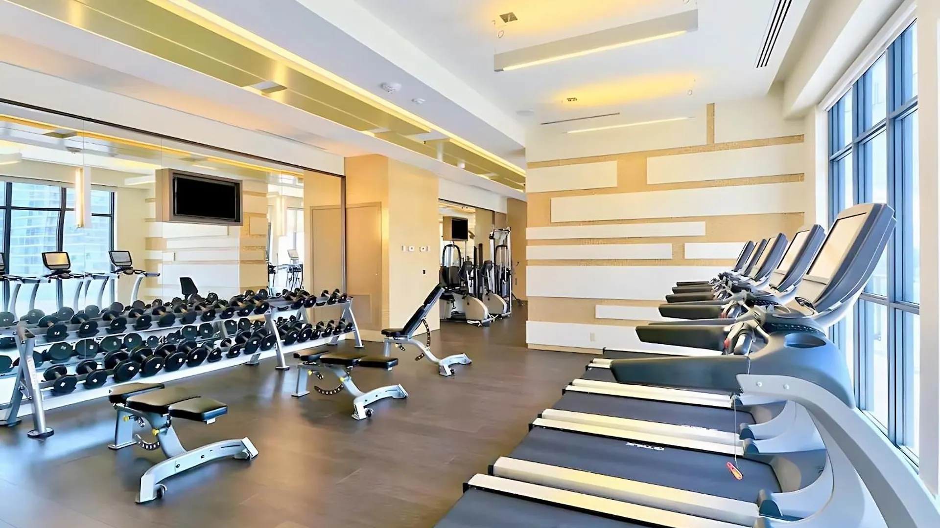 Spacious Condo W Stunning Views Of Downtown Toronto Holiday home