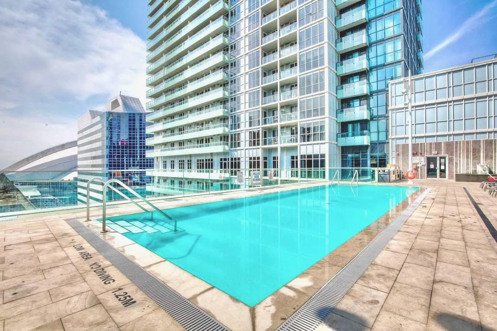Spacious Condo W Stunning Views Of Downtown Toronto 0*,