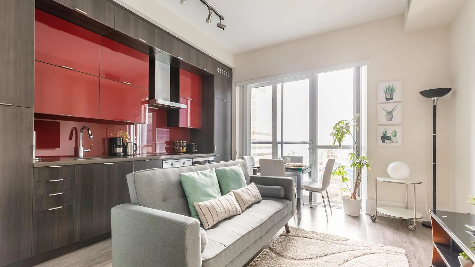 Spacious Condo W Stunning Views Of Downtown Toronto Holiday home