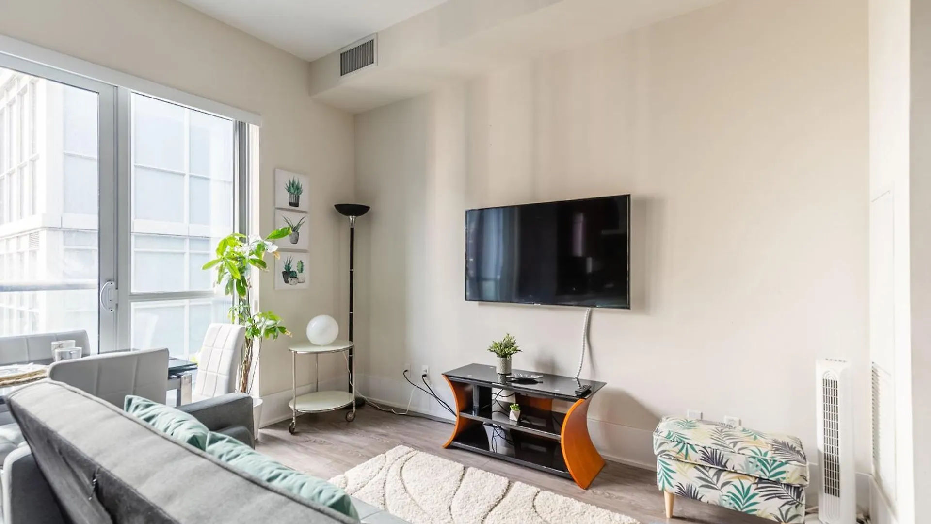 Holiday home Spacious Condo W Stunning Views Of Downtown Toronto